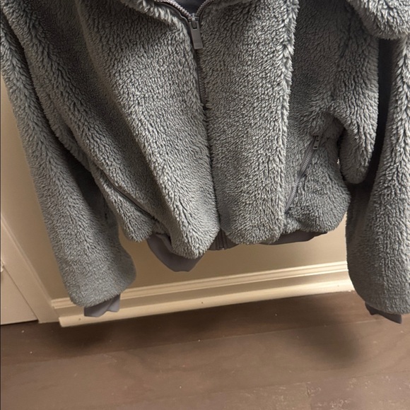 Alo Yoga Foxy Sherpa Jacket - Picture 5 of 7